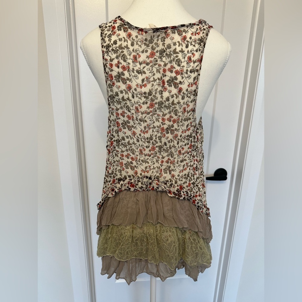 Pretty Good Top with Ruffles - Picture 4 of 6